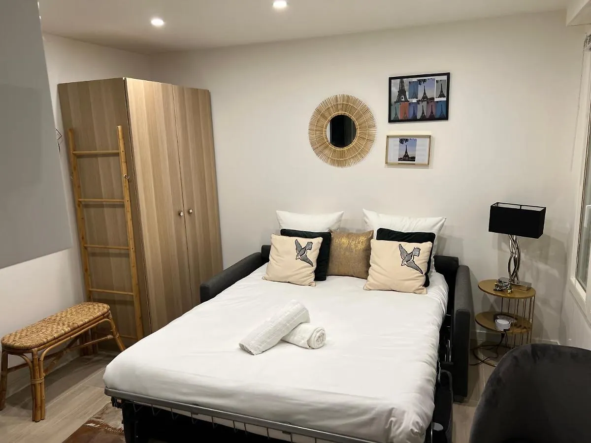 Tour Eiffel Apartment 2